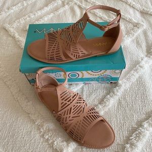 NIB Nude Blush Adorable Cutout Sandals